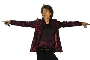 Hvornår holder vi tissepause? Kan vi købe ørepropper ved indgangen? Hvad er titlen på deres første single? Fem aarhusianske mænd i alderen 50 til 70 år drog til koncert med The Rolling Stones. 