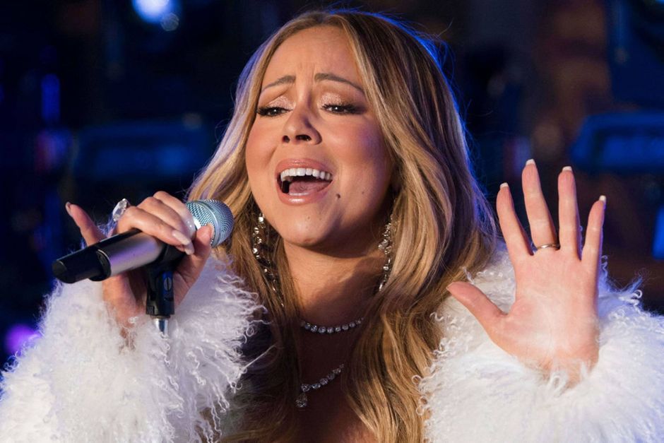 En mand, der påstår, at han var med til at skrive julehit, har sagsøgt Mariah Carey for 20 millioner dollar.