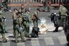 Thailandske medier er under stærk kontrol fra militærstyret. De fortæller derfor kun, hvad militæret ønsker at få ud i offentligheden.