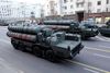 De russiske S-400-missiler, der her ses under en parade i Moskva, har skabt bekymring i USA og store dele af Nato, ikke mindst efter at Nato-landet Tyrkiet har besluttet at købe dem også. I denne uge blev antiluftmissilerne for første gang afprøvet uden for Rusland. Det skete under en militærøvelse i Serbien. Foto: Tatyana Makeyeva, Reuters