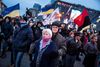 Trods en bidende kulde er ca. 500 mennesker mødt frem mødt frem i Dnipropetrovsk for at høre kandidaterne fra præsidentens pro-europæiske parti.