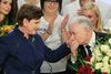 Valgstedsmålinger tydede mandag på, at det nationalkonservative Lov og Retfærdighedsparti (PiS) har fået ca. 39,1 pct. af stemmerne. I så fald vil partiet kunne danne regering alene. Den tidligere liberale regeringsparti Borgerplatform fik omkring 23,4 pct. af stemmerne. Den endelig optælling var ikke færdig ved redaktionens deadline. Foto: Czarek Sokolowski