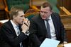 Dansk Folkepartis formand, Kristian Thulesen Dahl, mener, at det er tæt på hykleri, når Venstres formand, Lars Løkke Rasmussen, taler om en økonomisk maveplasker. V har selv været med til at bringe dansk økonomi i den situation, mener Thulesen Dahl. Arkivfoto: Jens Dresling/Polfoto