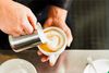 Selv om australierne ikke hælder lige så mange liter kaffe indenbords som danskere, så går de op i deres kaffe. Alene i Melbourne findes der 8.000 kaffebarer. Foto: Colourbox