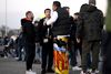 Omkring 2.500 fans fra Valencia tog til Milano for at se opgøret. Stemningen omkring kampen var god, siger de fans, der var til stede. Foto: Reuters/Daniele Mascolo