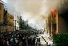 Den 5. februar 2006 blev det danske konsulat i Beirut i Libanon sat i brand af en angribende gruppe demonstranter. Dagen før var det samme sket for ambassaden i Syrien. Senere blev også danske repræsentationer i Indonesien, Iran og Afghanistan udsat for angreb eller forsøg herpå. Arkivfoto: AP