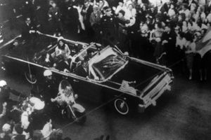 Tusindvis af dokumenter vedrørende mordet på John F. Kennedy er torsdag blevet offentliggjort i USA. 