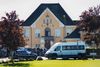 Et drabsforsøg på en politibetjent tidligt tirsdag morgen udløste en massiv og intens menneskejagt i et stort område omkring Center Sandholm, som var afspærret det meste af tirsdagen. Foto: Carsten Bundgaard