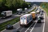 Massiv trafik ved Vejle Fjord-broen er absolut ikke noget særsyn. En ny midtjysk motorvej fra Haderslev til Hobro skal blandt andet afhjælpe det problem. Arkivfoto: Jesper Dall