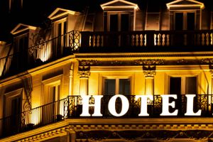 Næsten halvdelen af danske rejsende har stjålet fra deres hotel på ferien, og hele 67 pct. fortæller åbent om det til venner og familie, viser en undersøgelse foretaget af bookingportalen hotels.com.
