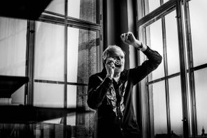 Den hollandske musikfotograf har fotograferet U2, The Rolling Stones og Nick Cave. Nu kan hans billeder opleves på en udstilling i Odense.