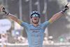 Jakob Fuglsang vandt Lombardiet Rundt foran George Bennett (Jumbo-Visma), mens Astana-holdkammeraten Vlasov nappede tredjepladsen. Foto: Marco Bertorello/AFP