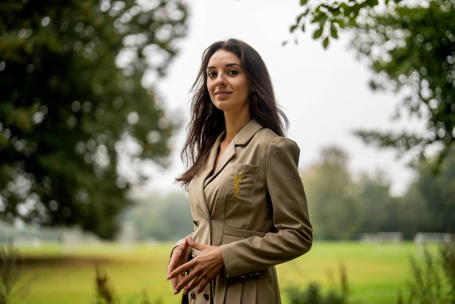 Alexandra Sasha deltog i møde, der blev med patriotisk hilsen fra
