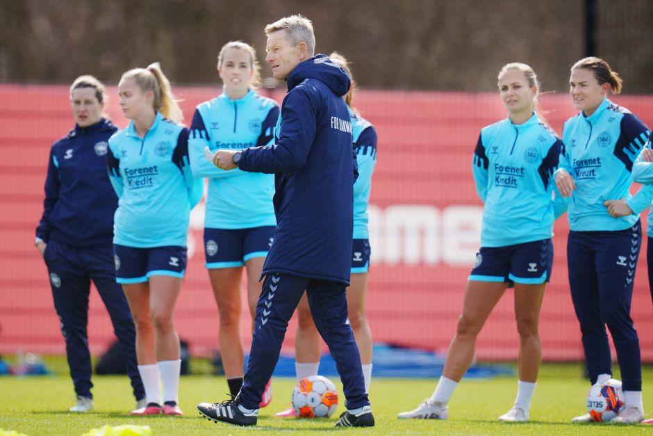 Lars Søndergaard mener, at det er synd for dansk kvindefodbold, at Danmark ikke skal afholde EM i 2025.