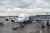 Et af luftfartsselskabets Emirates udgaver af Airbus A380 i Charles de Gaulle-lufthavnen i Paris.