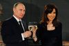 Ruslands præsident, Vladimir Putin, udbyggede samarbejdet med Argentina, da han i juli sidste år besøgte landet og bl.a. mødtes med den argentinske præsident, Cristina Kirchner. Arkivfoto: Mikhail Klimentyev/AP