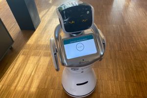 Fremover bliver gæster på rådhuset mødt af en talende robot. 