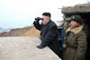 Nordkoreas diktator Kim Jong-un holder skarpt øje med Sydkorea på dette billede fra begyndelsen af marts. Men også Japan er i Kims søgelys. Foto: Nordkoreas centrale nyhedsagentur KCNA