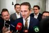 VLAK-regeringen og Dansk Folkeparti indgik fredag den 8. december en aftale om finansloven, som sætter flere penge af til ældre, sundhed og flere betjente. Forrest ses finansminister Kristian Jensen (V). Foto: Andreas Haubjerg/Polfoto