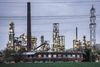 En Shell-fabrik i Wesseling nær Køln i Tyskland. Tyskland siger, at landet gør fremskridt i bestræbelserne på at gøre sig uafhængig af fossile brændsler fra Rusland. Men andre EU-lande er ikke så langt fremme. Arkivfoto: Martin Meissner/Ritzau Scanpix
