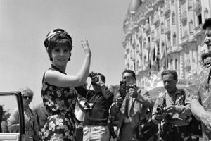Gina Lollobrigida blev et ikon og et sexsymbol i den italienske filmverden i 1950'erne. Hun er død - 95 år. Humphrey Bogart, Burt Lancaster, Tony Curtis og Frank Sinatra var blandt hendes kolleger over årene.