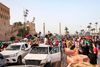 Folk festede i Tripolis gader, efter at den internationalt anerkendte regering torsdag erklærede den libyske hovedstad og dens forstæder befriet og krigsherren Khalifa Haftars tropper fordrevet. Foto: Mahmud Turkia/AFP