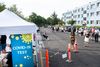 Borgerne i Frydenlund i Aarhus stod søndag i kø fra morgenstunden for at blive coronatestet. Foto: Helle Arensbak/Ritzau Scanpix