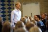 I august 2018 introducerede rektor Henrik Vestergaard Stokholm eleverne på Nyborg Gymnasium til den nye virkelighed på Danmarks første gymnasium med røgfri skoletid. Foto: Andreas Haubjerg