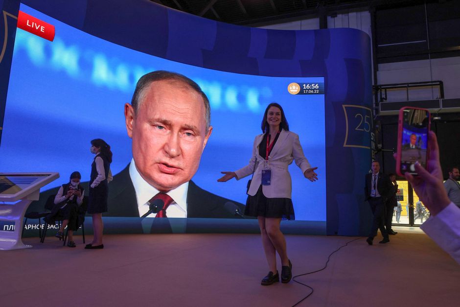 En stemme, der lød som Putin, indtog æteren i tre russiske regioner for at advare om ukrainsk invasion.