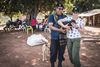 FARC-kommandanten Solis Almeida deler stadig en dobbelt hængekøje med sin kone med krigernavnet Cindy, fordi man får ondt i ryggen af at sove på en madras. Foto: Anne Hollande