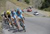 Astana-rytteren Michele Scarponi i front foran Italiens Vincenzo Nibali og Storbritanniens Chris Froome under 17. etape af Tour de France i 2015. Lørdag omkom Scarponi i en trafikulykke nær sit hjem. Arkivfoto: Laurent Cipriani/AP