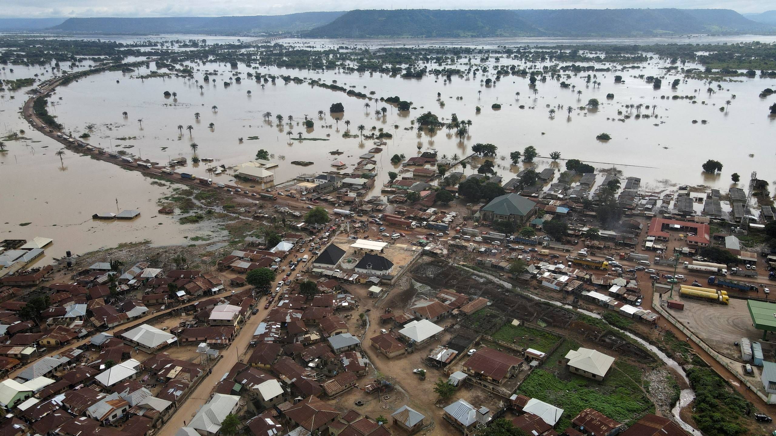 væv Marine fokus Over 600 dør i oversvømmelser i uforberedte nigerianske stater