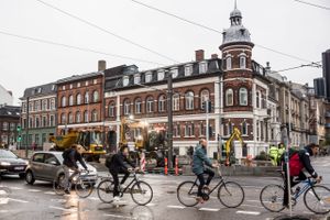Krydset ved Kystvejen og Nørreport skaber hver morgen kaos og kø, der spreder sig til centrale dele af Aarhus, mens fodgængere og cyklister håber at komme over i ét stykke. Det beretter trafikanter, der færdes i krydset til hverdag.