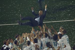 Zinedine Zidane stopper som træner i Real Madrid. Han sikrede klubben Champions League-titlen tre år i træk. Foto: Francisco Seco/AP