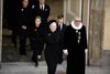 Med dronning Margrethe og kongelig konfessionarius Erik Normann Svendsen i front trådte kongefamilien ind i de smukt pyntede kirkerum i Christiansborg Slotskirke. Foto: Mads Claus Rasmussen/Scanpix 2018