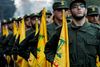 Libanesiske Hizbollah-soldater marcherer her gennem Beirut mod en ny kirkegård, som de har etableret for dem, der faldt under krigene med Israel. Foto: Hussein Malla.