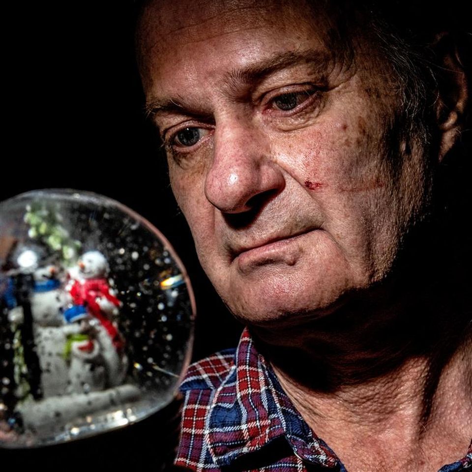 Knud Romer alene i mørket