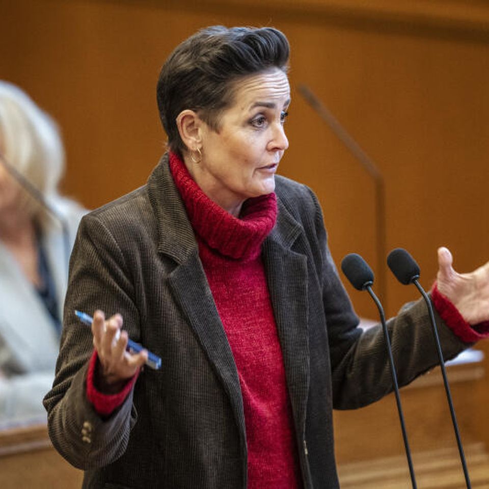 Pia Olsen Dyhr vil tvinge Mette Frederiksen til venstre (med nytårsgæst Pia Olsen Dyhr)