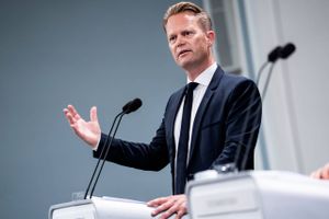 I Udenrigsministeriet har man ikke udarbejdet retningslinjer for opbevaring af sms’er, skriver ministeriet. Hverken udenrigsministeren eller udviklingsministeren har dog indstillet deres telefoner til automatisk sletning af sms-beskeder.