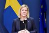 Den svenske statsminister, Magdalene Anderson, meddeler mandag, at der indføres nye restriktioner. "Vi befinder os i en situation med rekordstor smittespredning", siger Anderson, der blandt andet varsler, atrestauranter og barer skal lukke klokken 23.00 fra 14. januar. Foto: Tt News Agency/Reuters