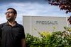 Portræt af Omar, som blev elev på Pressalit i Ry for nogle år siden og nu har fået fast arbejde. Skanderborg Kommune har haft succes med at få indvandrere i fast arbejde i gennem IGU-projekter.