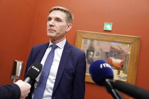 Bent Bøgsted, Liselott Blixt, Karina Adsbøl, Lise Bech, Hans Kristian Skibby og Marie Kraup har forladt DF.
