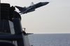 Den amerikanske destroyer "Donald Cook" har tidligere patruljeret i Østersøen, hvor den kom i nærkontakt med et russisk fly. Ifølge admiral Robert P. Burke rettes opmærksomheden nu mod Nordatlanten. Sidste år lagde "Donald Cook" til i Runavik på Færøerne. Foto: AP