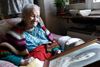 Italienske Emma Morano er med sine 117 år verdens ældste. Hun har aldrig taget nogen former for medicin, og hun er overbevist om, at en af hemmelighederne bag hendes høje alder er det faktum, at hun i det meste af sit liv har været alene. Foto: Antonio Calanni/AP