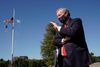 Udtalelserne fra Meadows kommer, efter at modstridende informationer lørdag skabte forvirring om præsidentens reelle tilstand. Foto: Ken Cedeno/Reuters