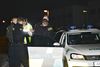 Både i Aarhus og København lægger ordensmagten et massivt pres på bandemiljøet. På billedet er det politiet i Aarhus, der rykkede ud til bandeuro i boligkvarteret Hasselager syd for Aarhus tidligere på året. Foto: Ernst van Norde