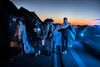 Da en stor gruppe tilrejsende vandrede ad motorvejen fra Rødby med kurs mod Sverige, blev flere samlet op af danskere og kørt videre. Det er ulovligt og kan give op til to års fængsel. Foto: Jakob Jørgensen/Polfoto