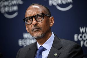Bruger Rwanda en ny asylaftale til at få fat i fem mænd, som briterne nægter at udlevere? Noget tyder på det – og mens sagen vækker opsigt i Storbritannien, viser det sig nu, at en udleveringssag også har været nævnt på et møde med den danske regering. Især én herboende mand har længe været en sten i skoen på regimet.