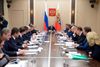 Præsident Putin under et møde onsdag med en gruppe af sine topembedsmænd, efter at han havde fået politisk opbakning til, at russiske fly kunne gå i aktion i Syrien. Foto: Alexei Nikolskij/AP