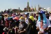 Demonstrationerne i Bangkok fortsætter på trods af det bebudede valg.